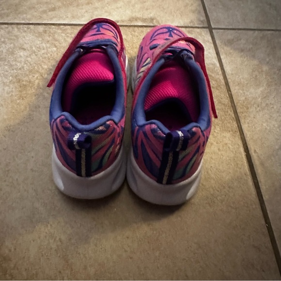 Sketchers light ups. Size 2 - Picture 4 of 6